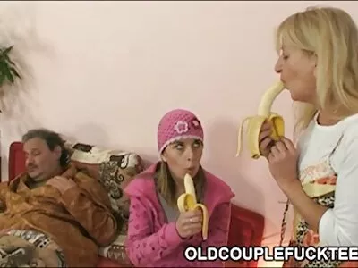 Haar lange sex films lippen zijn erg zacht