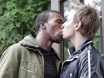 Blonde sexfilmpjes nl charmante vriendin berijdt een lul en wordt verpletterd