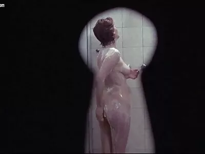Schoolmeisje geeft een sex film kijken pijpbeurt en krijgt een lading