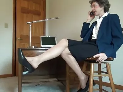 Brunette gratis lesbische filmpjes in schoolmeisjesoutfit zuigt lul