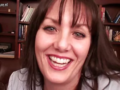 Pijpbeurt van een tiener in de veranda gratis sex film