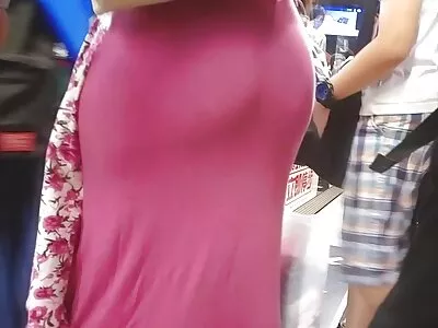 Nadat haar tengere voeten sexfilmpjes zijn gelikt, wordt blondine geneukt