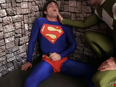 Mooie blonde vrouw doet haar best om lul te sexfilmpjes trio zuigen