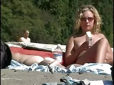 Petite blondine korte sex filmpjes maakt in haar eentje een geweldige video