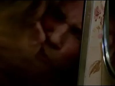 Jonge blondine met trio sexfilmpjes een grote kont zuigt lul en wordt geneukt