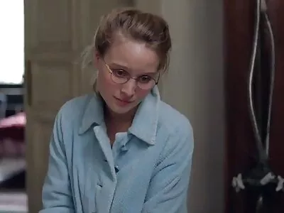 Meisje in zwarte kousen springt op gratis erotische filmpjes de lul