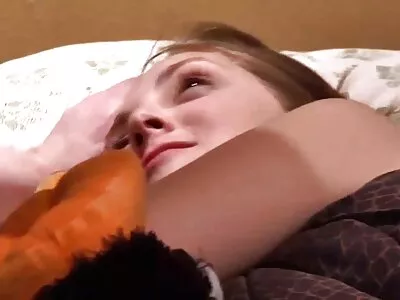 Wellustige echtgenoot zet haar mooie brunette milf vrouw gratis porno film kijken aan om lul te zuigen als ouders uit zijn