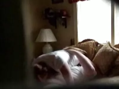 Jonge brunette met harig poesje lange sex films heeft seks