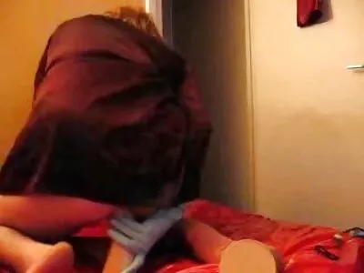 Meisje oudere vrouwen willen sex film doet pijpbeurt onder de dekens