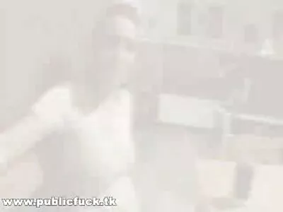Schattige Aziatische babe wordt in haar gezicht marokkaanse sex filmpjes geneukt
