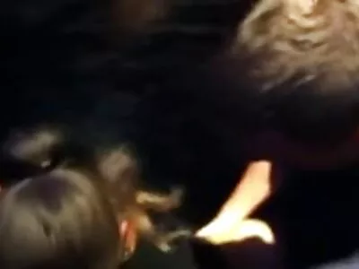 Charlie ruige sex filmpjes blaast topless lul