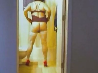 Jonge blonde gratis amateur sexfilmpjes pijpt en springt op lul