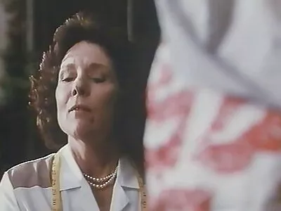 Blanke meid krijgt haar eerste gratisseks filmpje anale lul en het is een zwarte