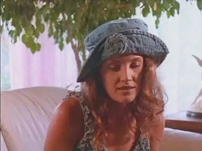 Omgekeerde cowgirl bonkt op de bank bdsm sexfilmpjes