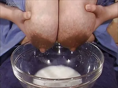 Blondine met grote tieten en bril heeft seks in de keuken gratis porno film kijken